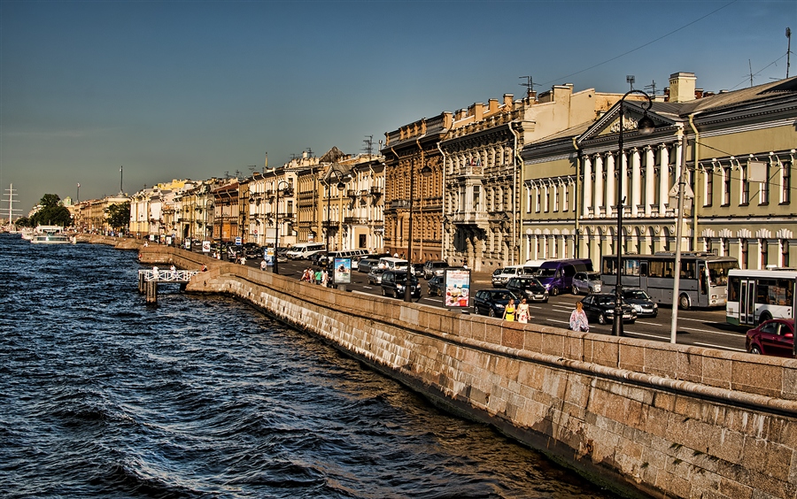 На фото — Английская набережная