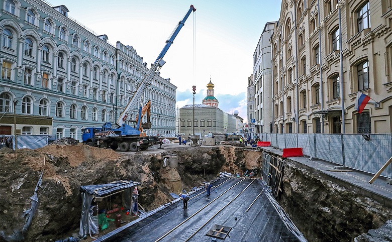 На фото - работающая спецтехника в рамках программы «Моя улица»